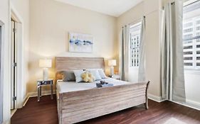 Amazing Condos Beautiful View 2 Blocks To French Quarter, Small Rooftop Pool, Gym, Seanger Theater, Super Dome, And Bourbon St