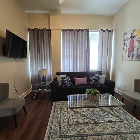 Amazing Condos Beautiful View 2 Blocks To French Quarter, Small Rooftop Pool, Gym, Seanger Theater, Super Dome, And Bourbon St New Orleans Room photo