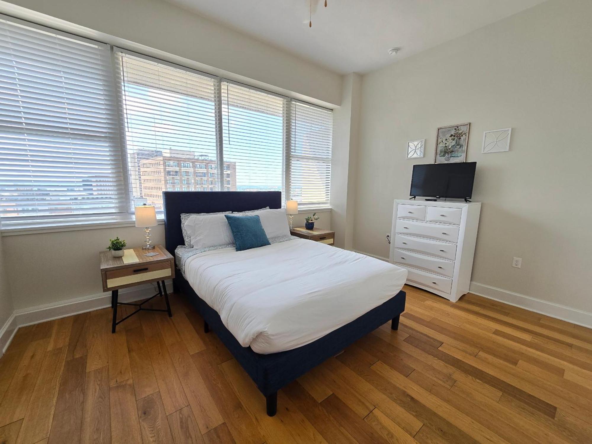 Amazing Condos Beautiful View 2 Blocks To French Quarter, Small Rooftop Pool, Gym, Seanger Theater, Super Dome, And Bourbon St New Orleans Room photo