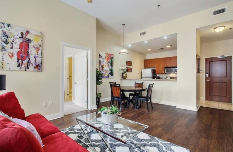 Amazing Condos Beautiful View 2 Blocks To French Quarter, Small Rooftop Pool, Gym, Seanger Theater, Super Dome, And Bourbon St New Orleans Exterior photo