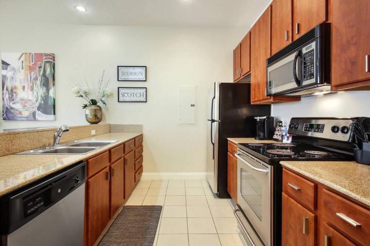 Amazing Condos Beautiful View 2 Blocks To French Quarter, Small Rooftop Pool, Gym, Seanger Theater, Super Dome, And Bourbon St New Orleans Exterior photo